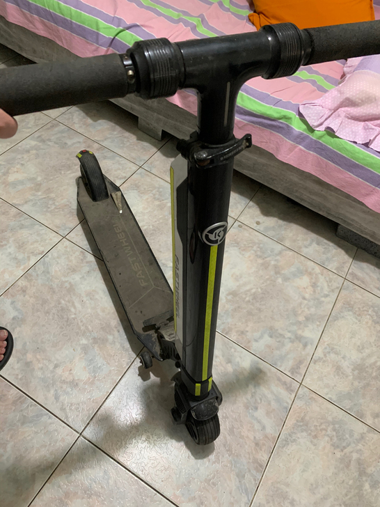 快轮成人电动滑板车三档速度，前轮实心轮胎，...