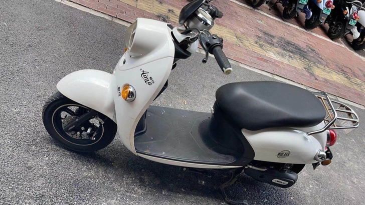 转让一台二手白色原装龟车 60v