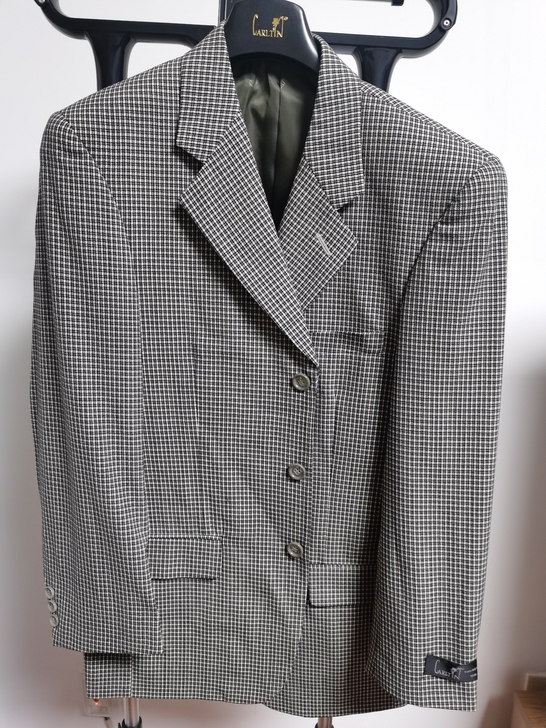 鄂尔多斯产纯羊毛西服,羊毛含量100%,全...