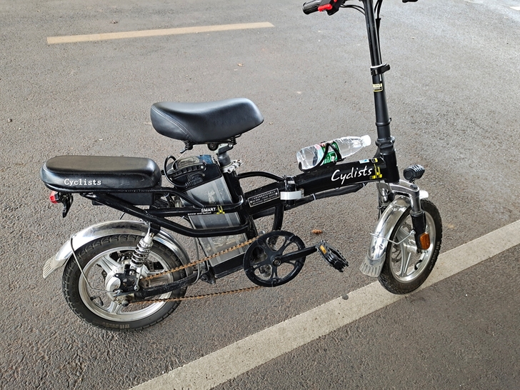 八成新，没怎么骑，电瓶充满电，续航80km，