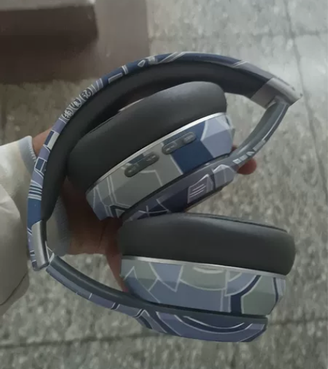 蓝牙耳机，刚刚买到手一个月，没怎么用，现出...