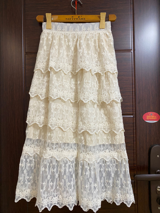 香影品牌 奶白色蛋糕裙S码全新无吊牌（没穿...