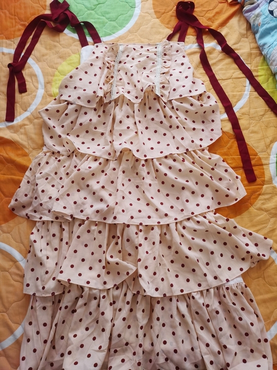 波点吊带蛋糕裙，试穿过一次，很性感可爱的裙...