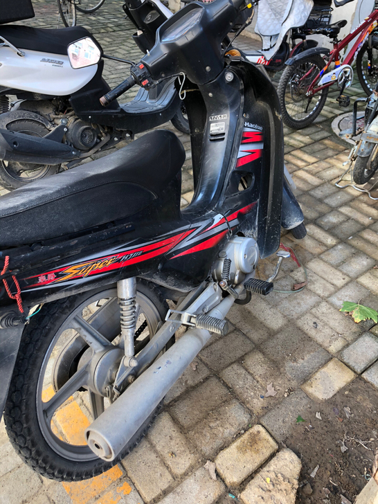 出一辆豪爵闲置弯梁摩托车,省油,09年的车...