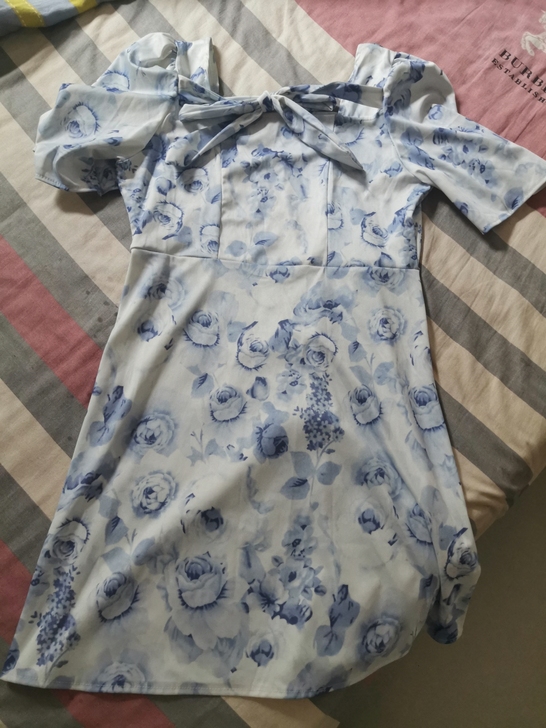 又又又买大了，3条连衣裙打包卖