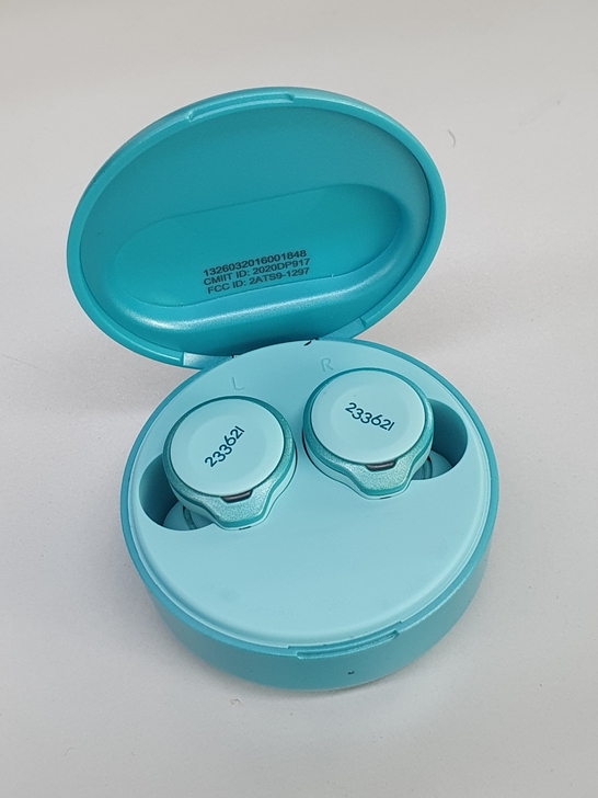 2020年京东入手，轻微划痕，正常使用痕迹...