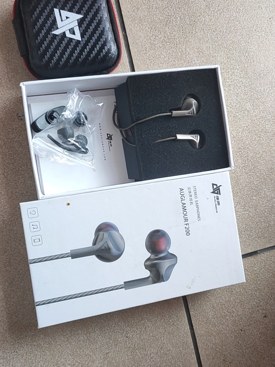 立体声耳机一个实物实拍图