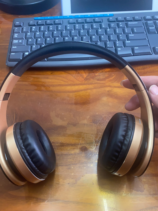 无线蓝牙头戴式耳麦，自打买来就没怎么用过，...