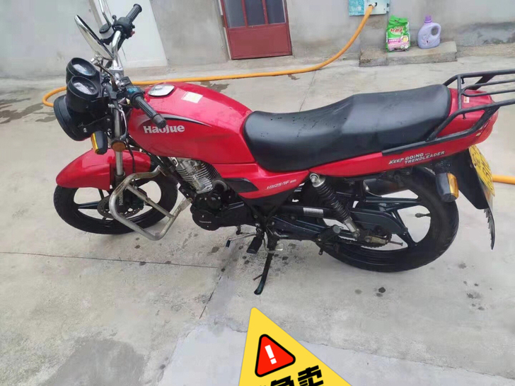 豪爵银豹国三运动款125摩托车