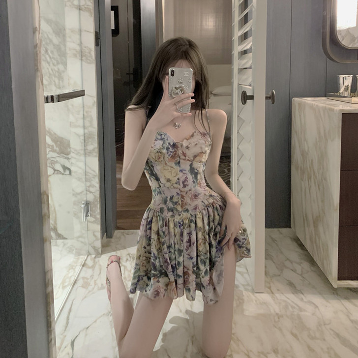 连衣裙 穿两次。无损坏