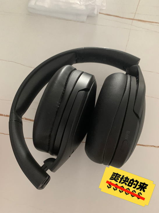 233621蓝牙耳机，牌子淘宝搜一下吧！基...