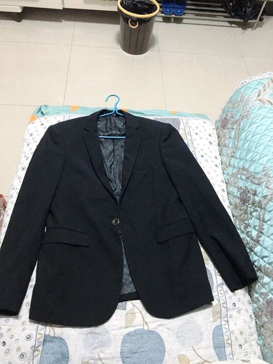 花花公子西装外套,衣长66cm。肩宽43c...