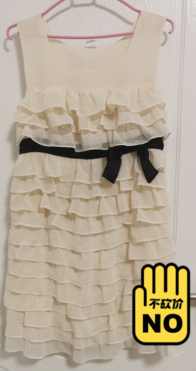 米白色可爱蛋糕裙连衣裙