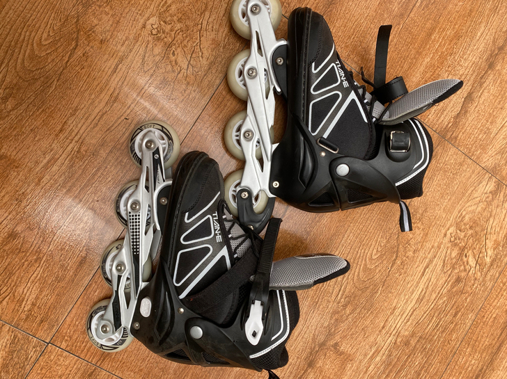 闲置轮滑鞋，全新，买了没穿