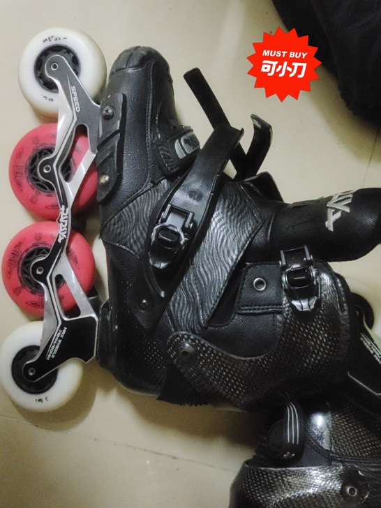 之前工作的鞋子穿了一个月左右红色轮子自己换...