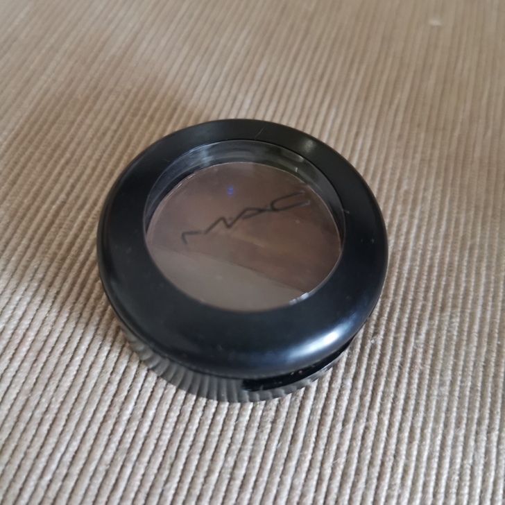 Mac 眉粉 ,日期应该不太好了。用了一次...