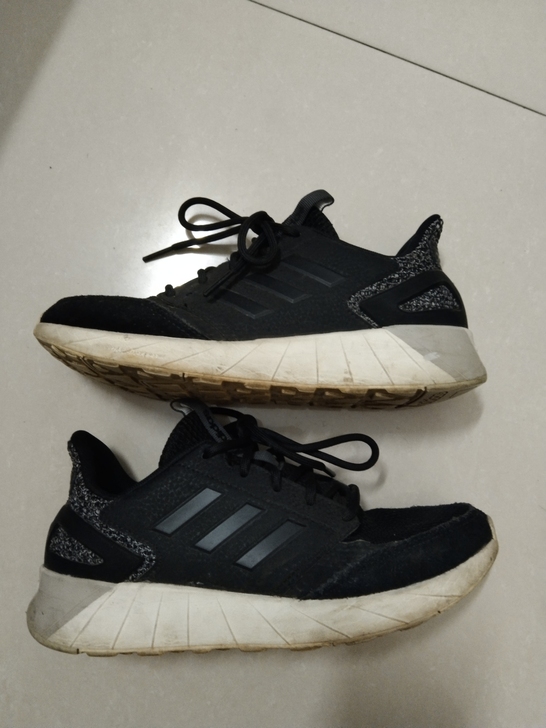 阿迪运动鞋，没洗过，36码