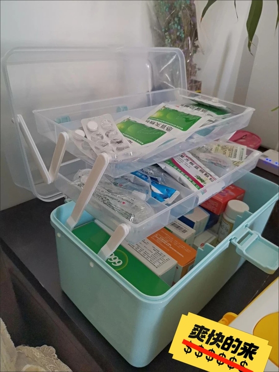（包邮）低价出售。大号全新蓝色家庭急救箱药...