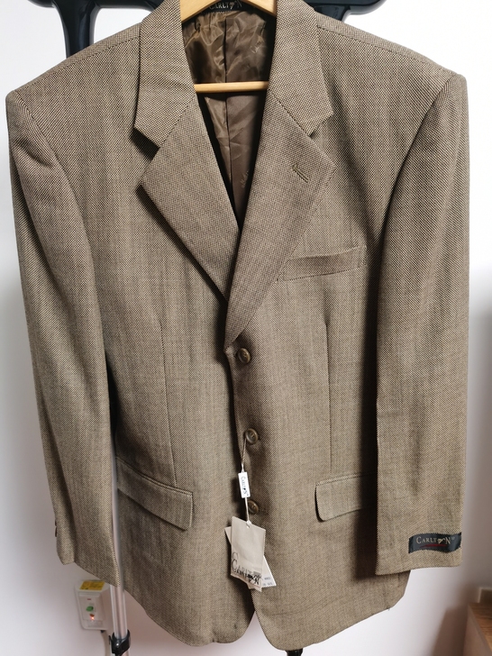 鄂尔多斯产纯羊毛西服，羊毛含量100%，全...