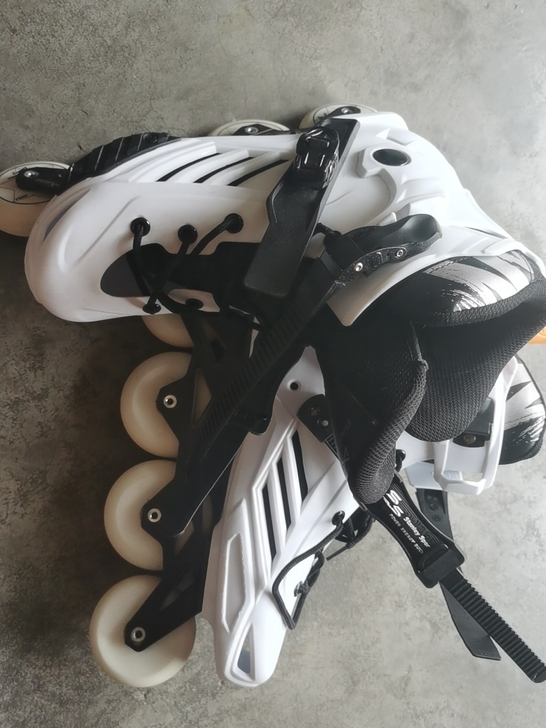 品牌型号 ：斯坦利直排轮