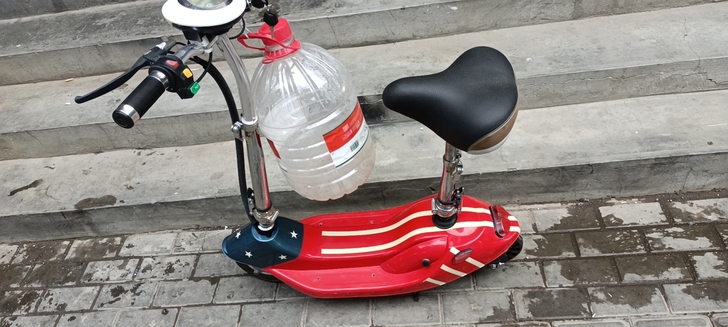 闲置电滑板一辆、成色好、有喜欢的友友私聊、...