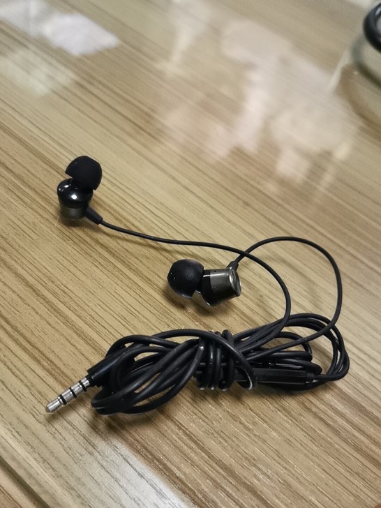 摩托耳机,音质好,低音中音都不错,带线控,...