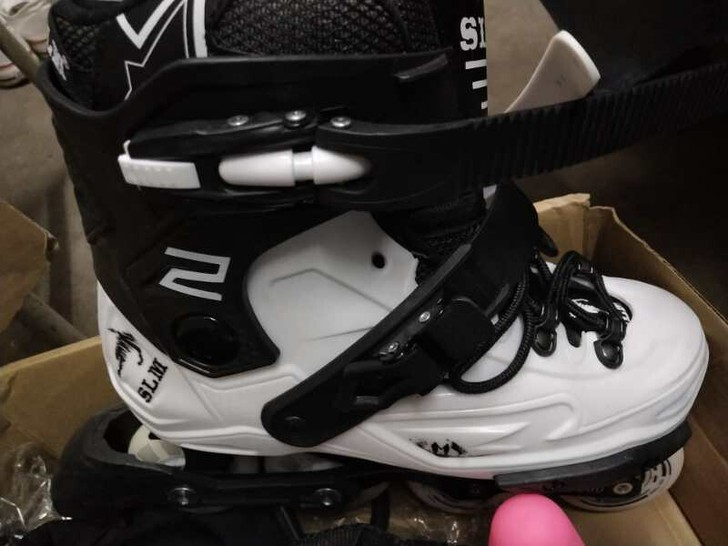 出轮滑鞋，38码，只穿过一次，包邮，可小刀