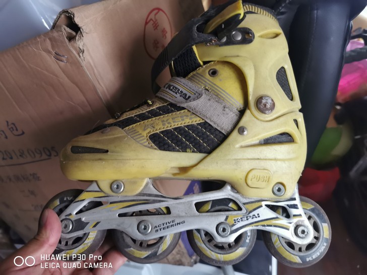 旱冰鞋，直排轮，滑轮鞋，可变大小码，小孩子...