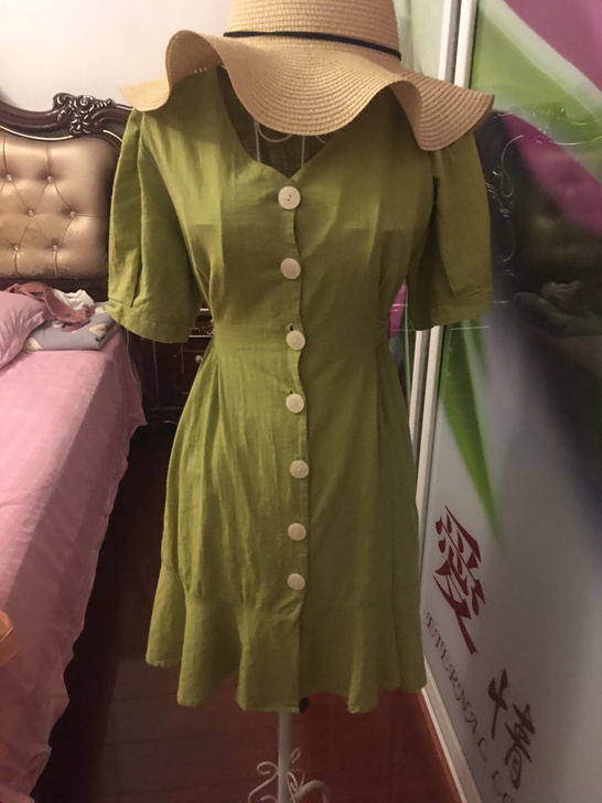 连衣裙。穿过2次。均码。110斤以内。