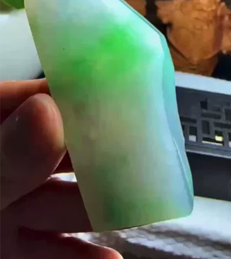 飘填色，随形牌子，可设计人物意境，花件俏色...