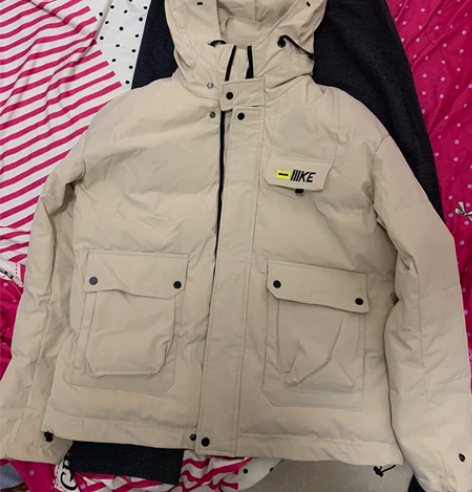 男士米色保暖羽绒服，穿过几次。买小了适合身...