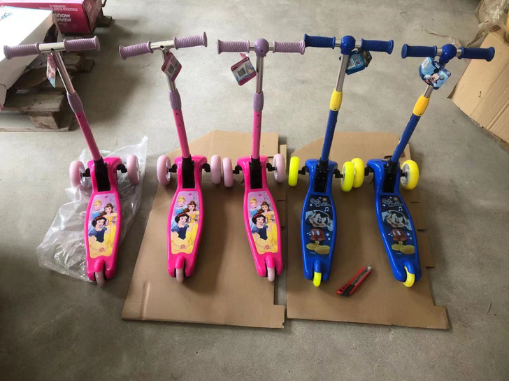 迪士尼滑板车中间圆球形塑料件破损,不影响使用