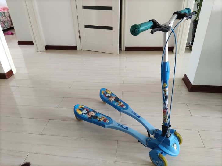 迪士尼蛙式滑板车,适合3-12岁,正版,质...