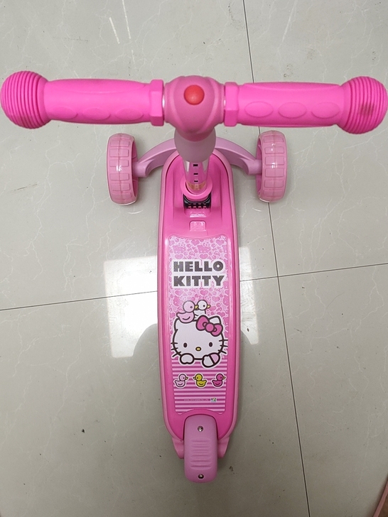 凯蒂猫滑板车,适合3-10岁宝宝,这款是灵...