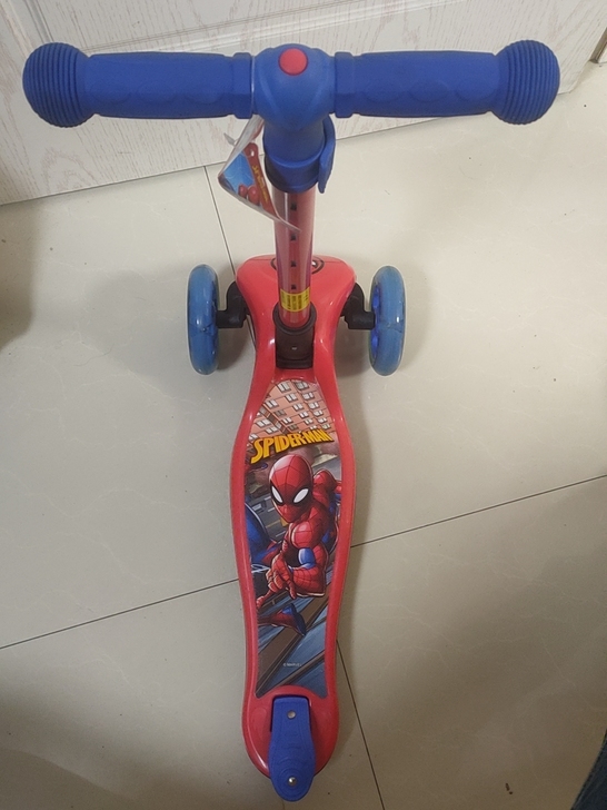 迪士尼滑板车,适合2到8岁宝宝,踏板的图案...