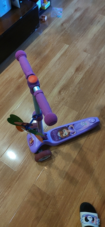 迪士尼公主滑板车 购于淘宝 原价198 可...