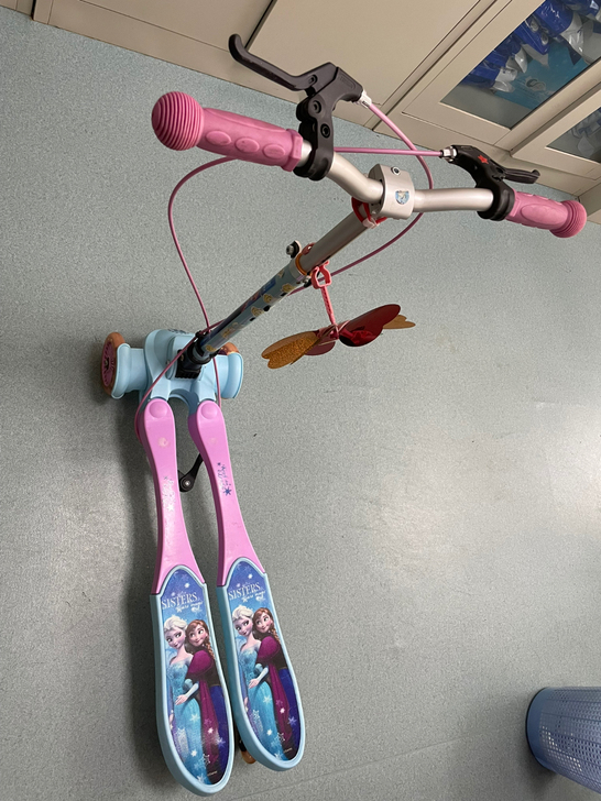 迪士尼剪刀滑板车，买的时候300多，