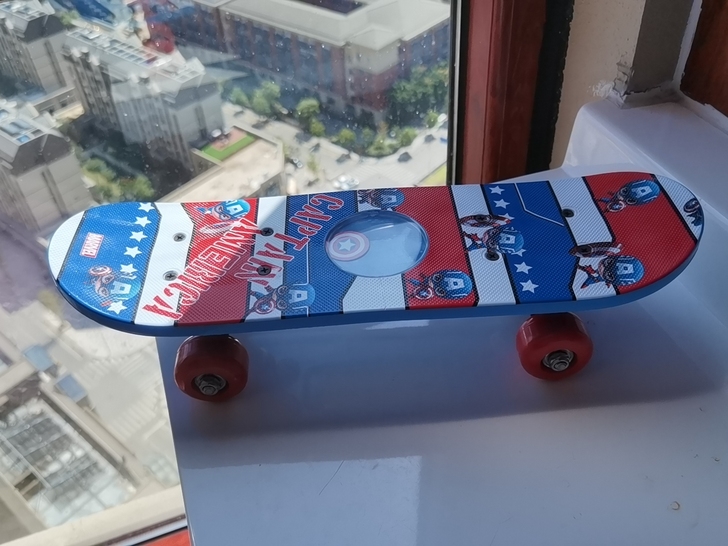 全新美国队长儿童滑板，闲置出售。可自取。
