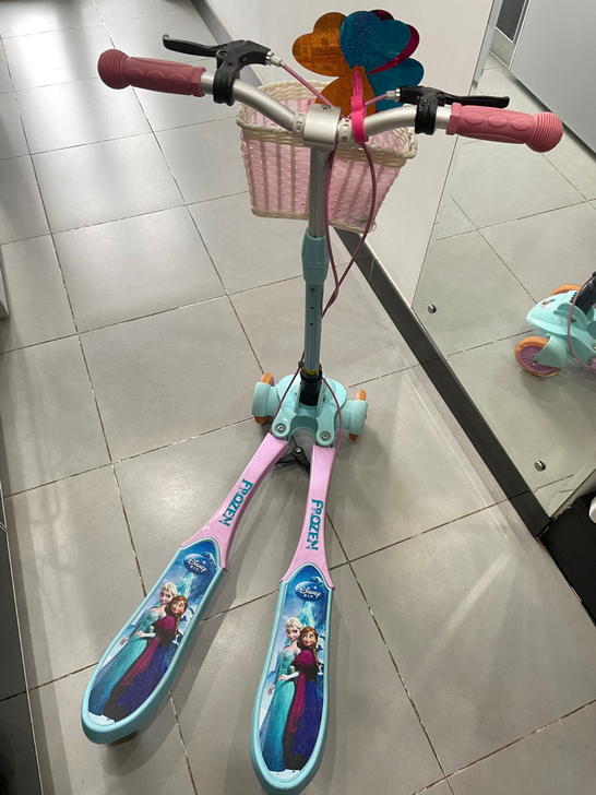 迪士尼 冰雪奇缘 蛙式滑板车