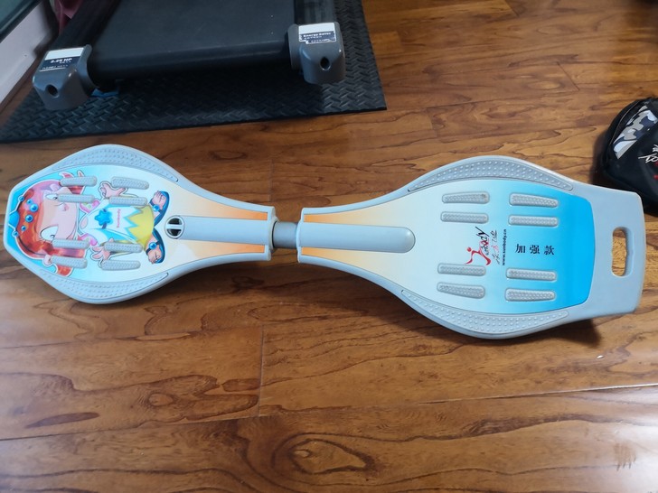 森宝迪滑板，加强版，两侧有使用痕迹（图三）...