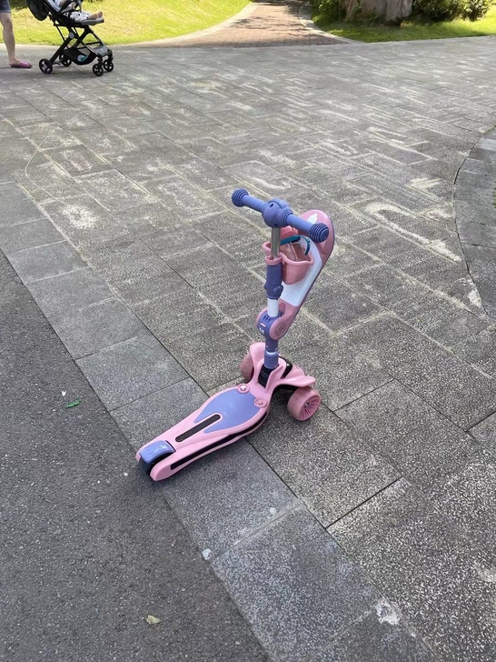 儿童滑板车，小孩回老家了出闲置，带音乐可以...