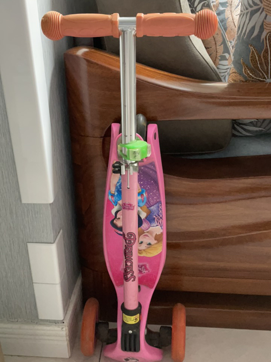 迪士尼儿童滑板车可调节,可折叠,没怎么骑过...