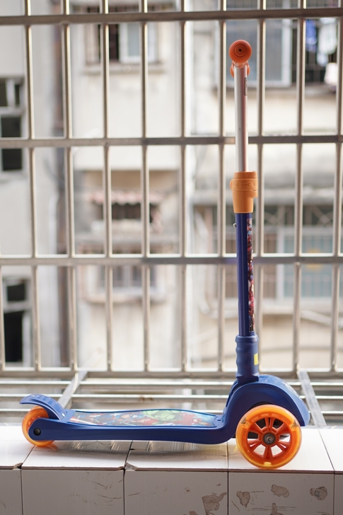 迪士尼漫威（Marvel)滑板车，小孩自用...