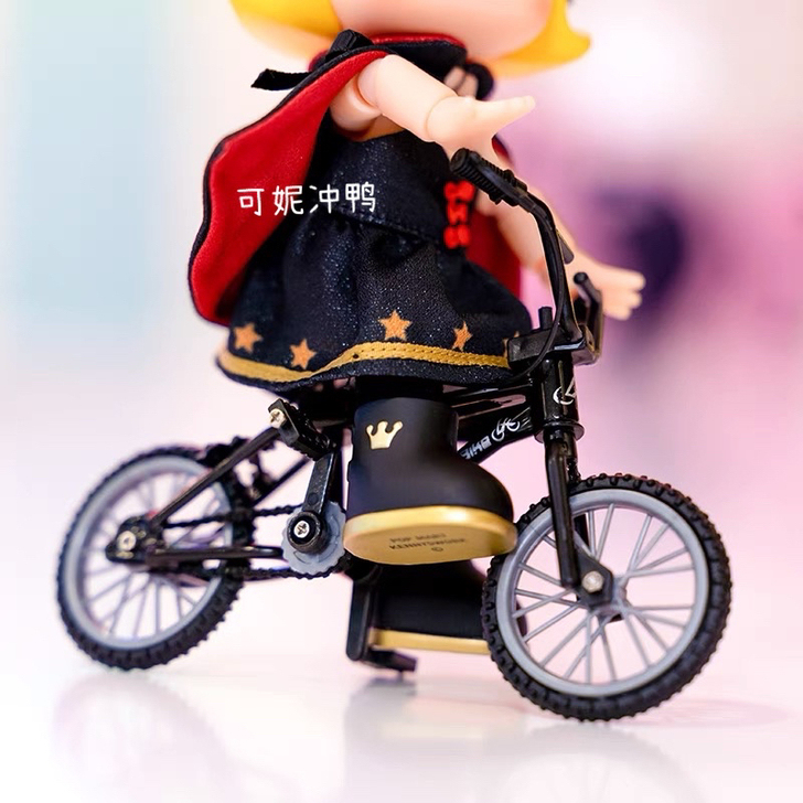 泡泡玛特molly茉莉自行车指尖滑板bjd...