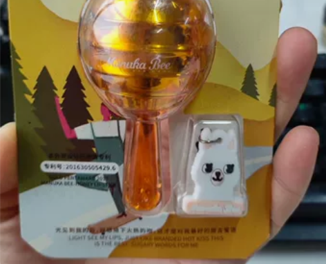 小蜜坊亲密润唇膏,蜂蜜味,日期到2023....