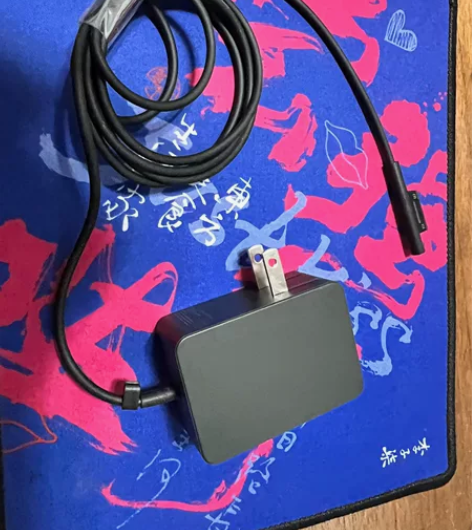微软surface充电器  15v 1.6...