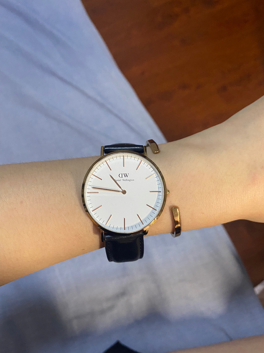 给前男友买的!250元出!表带有划痕,介意...