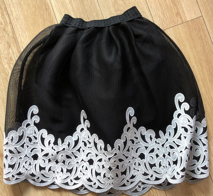 黑白搭，花苞裙，有衬裙，松紧腰带，可休闲可...