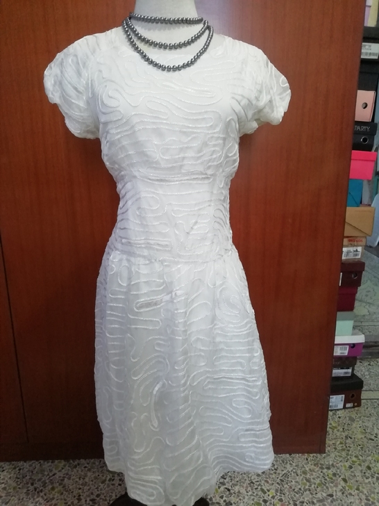 白色满绣花苞裙，外贸店买的真丝裙，九新，无...