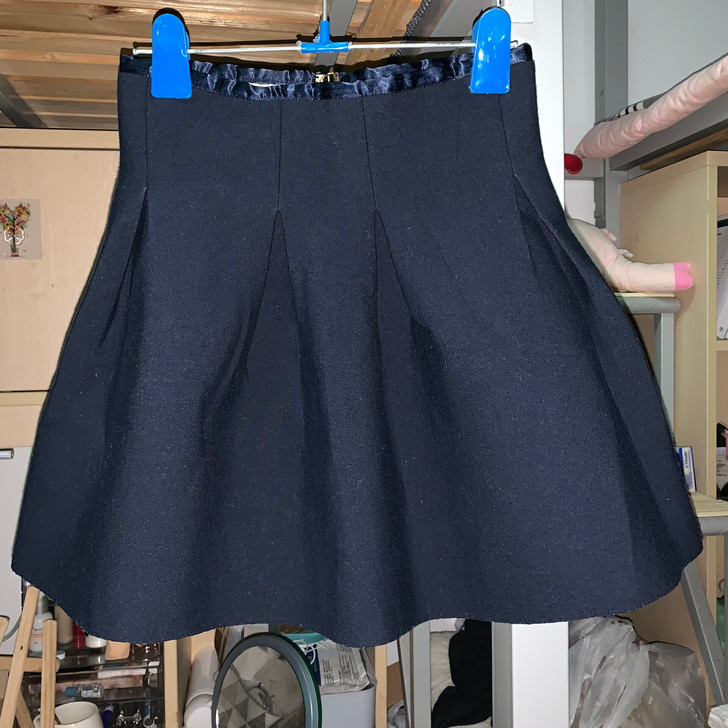 廓形花苞裙 藏青色 五金保存良好，背后拉链...